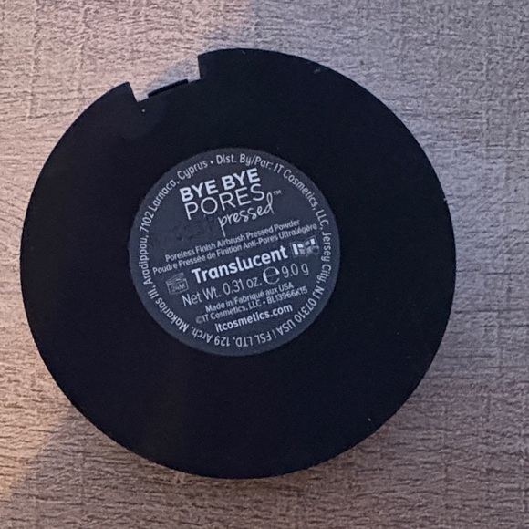 IT Cosmetics Bye Bye Pores Pressed Powder - Translucent - Picture 4 of 4